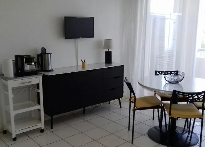 studio idéal couple 2 enfants, bien situé, calme